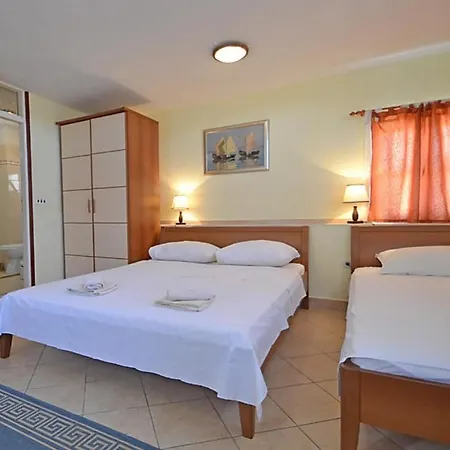 Andri - 80 M From Sea Holiday home *