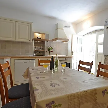 Andri - 80 M From Sea Tatil Evi Sveti Filip i Jakov